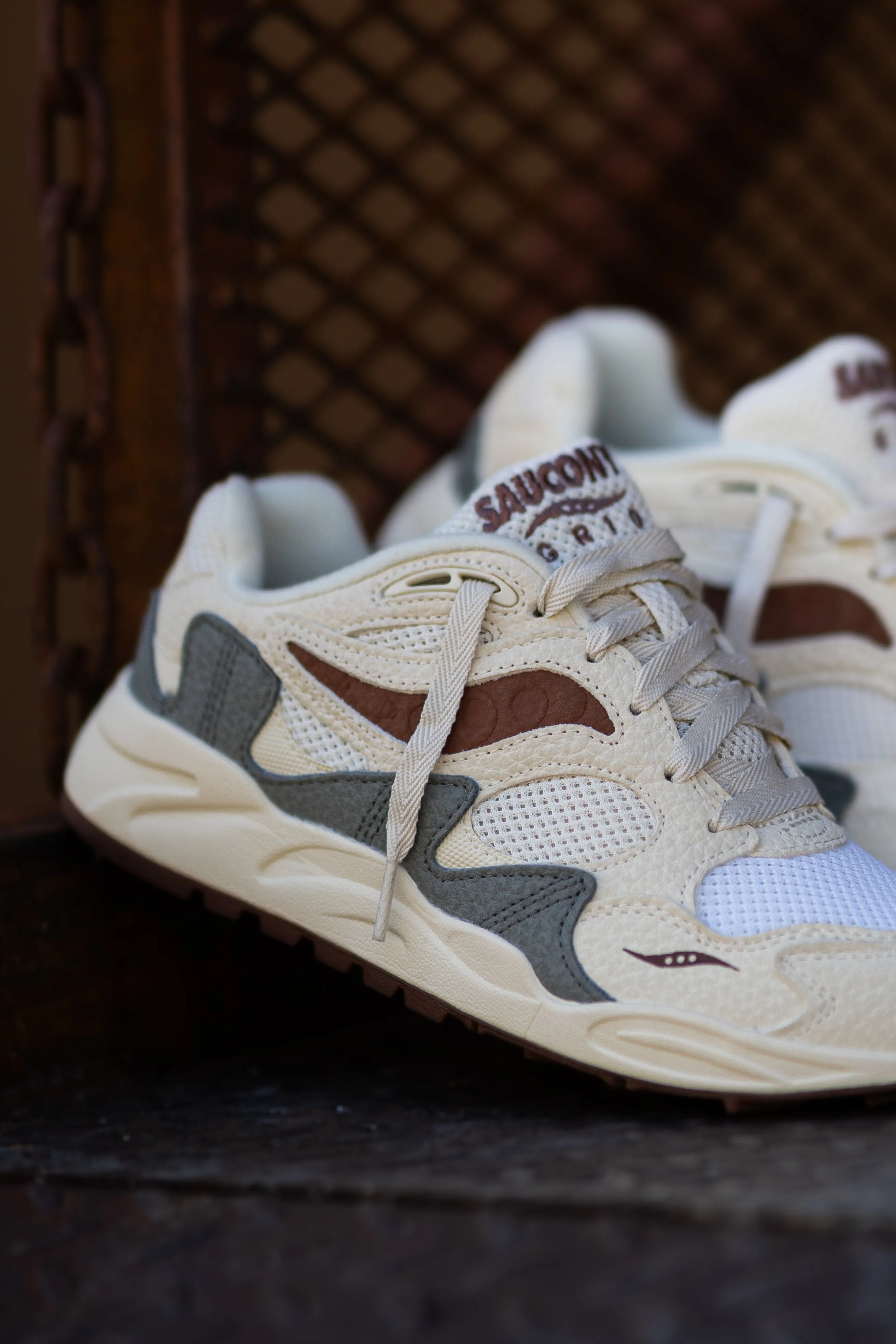 Mens Saucony Grid Shadow 2 (Sand/Brown)