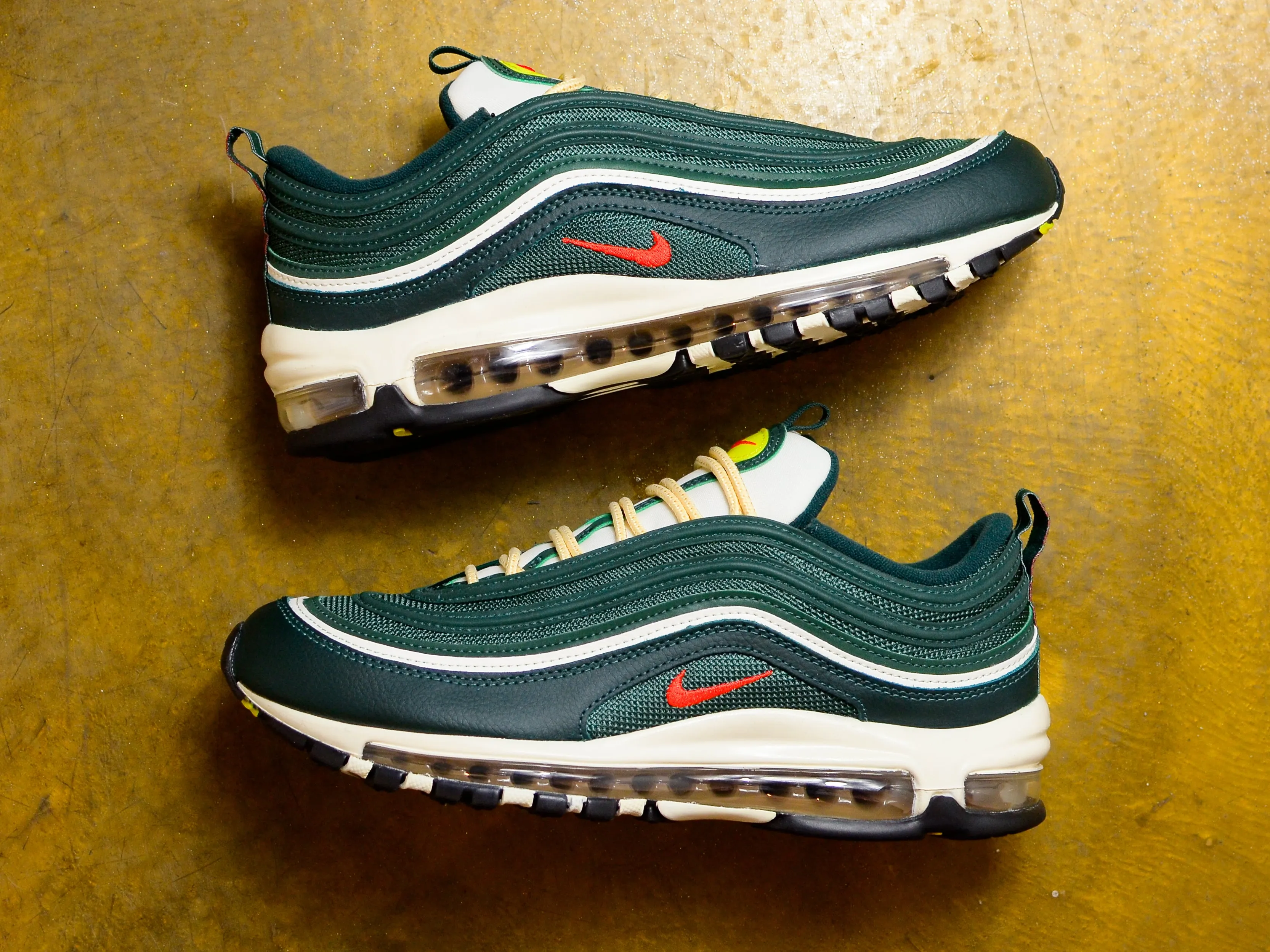 Nike Air Max 97 SE - Pro Green / Picante Red / Pro Green / Sail