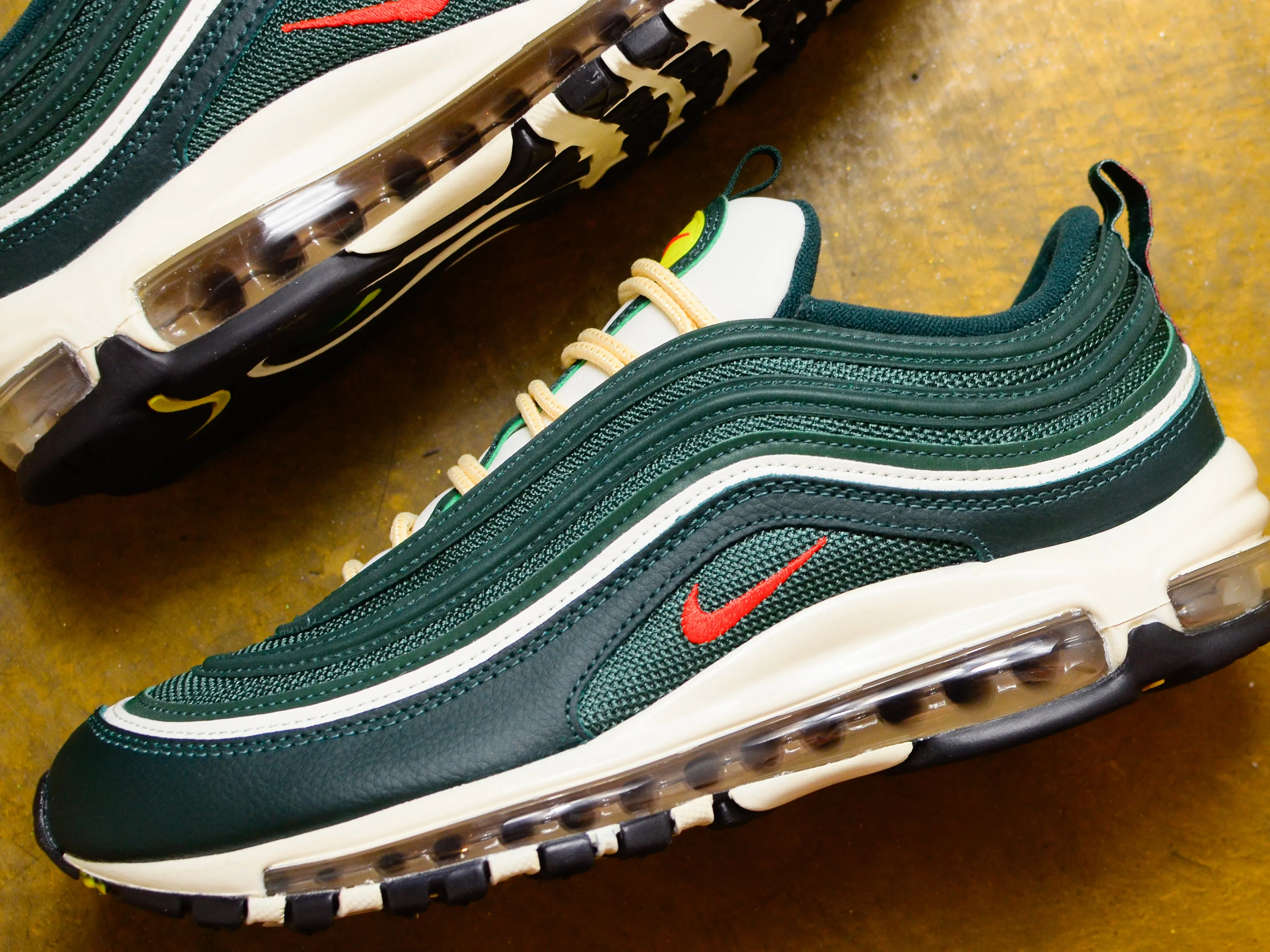 Nike Air Max 97 SE - Pro Green / Picante Red / Pro Green / Sail