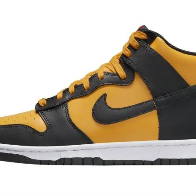 Nike dunk high black university gold habanero red