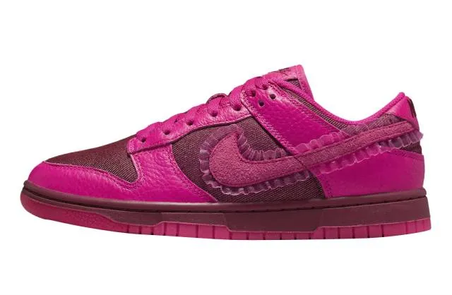 Nike dunk low wmns valentine’s day