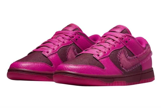 Nike dunk low wmns valentine’s day