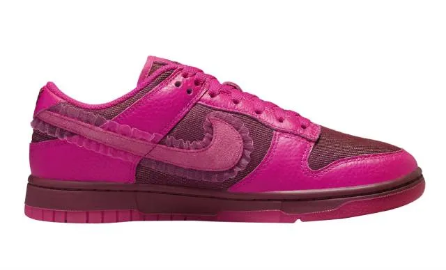 Nike dunk low wmns valentine’s day