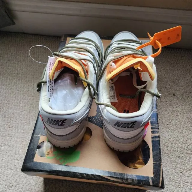 Off-white x nike dunk low lot 1